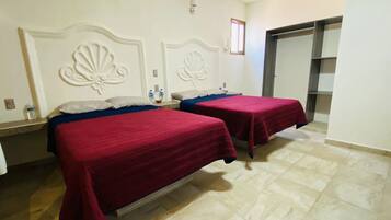 Habitación básica doble | Escritorio, espacio para trabajar con laptop y wifi gratis