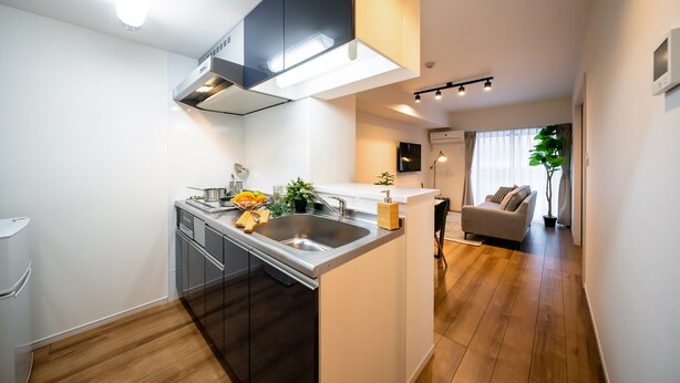 2 Bedroom Apartment | Private kitchen | Fridge, microwave, stovetop, electric kettle - Confort Kujo (Osaka)