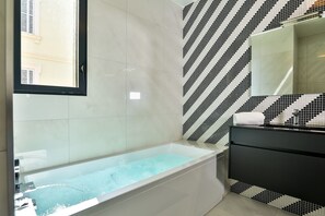 Hårtørrer, håndklæder