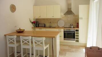 Refrigerador, horno, placa de cocina, lavavajillas