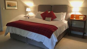 Deluxe kamer, 1 twee- of 2 eenpersoonsbedden | Luxe beddengoed, individueel gedecoreerd, individueel gemeubileerd