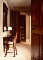 Habitación Deluxe con 1 cama doble o 2 individuales | Ropa de cama de alta calidad y decoración individual