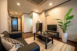1 Bedroom Apartment 401 | Desk, laptop workspace, free WiFi, bed sheets - Maisonity Queen Sennichimae (Osaka)
