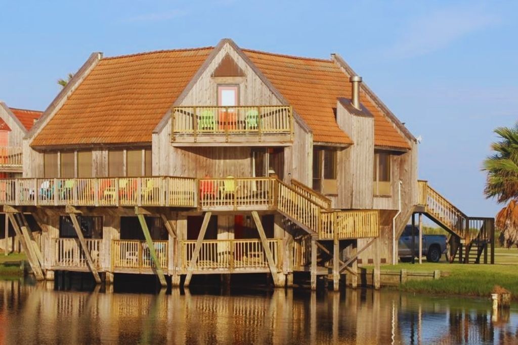 🌊 Unwind with Shoulder Season Discounts! 🏊 Plan Your Dream Daze Getaway Now!