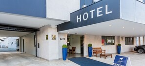 Front of property - Hotel Marjaí (Itajai)