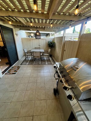 Outdoor dining - 3 Bedroom Oasis w/ Pool Walk to Tahquitz Creek Golf (Palm Springs)