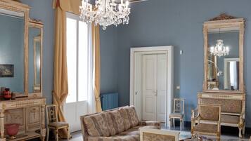 Secadora de cabello, bidet, toallas, jabón