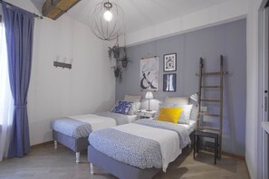 1 habitación, tabla de planchar con plancha, wifi y ropa de cama 