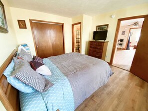 1 bedroom, WiFi - 4 min Walk to Pier & Beach. Center of OOB FREE Pk (Old Orchard Beach)