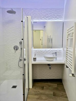 Hair dryer, towels - Casa Rural Albireo, full of light and nature. (Sanlucar De Guadiana)