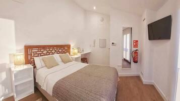 2 slaapkamers, een strijkplank/strijkijzer, reisbedje, gratis wifi