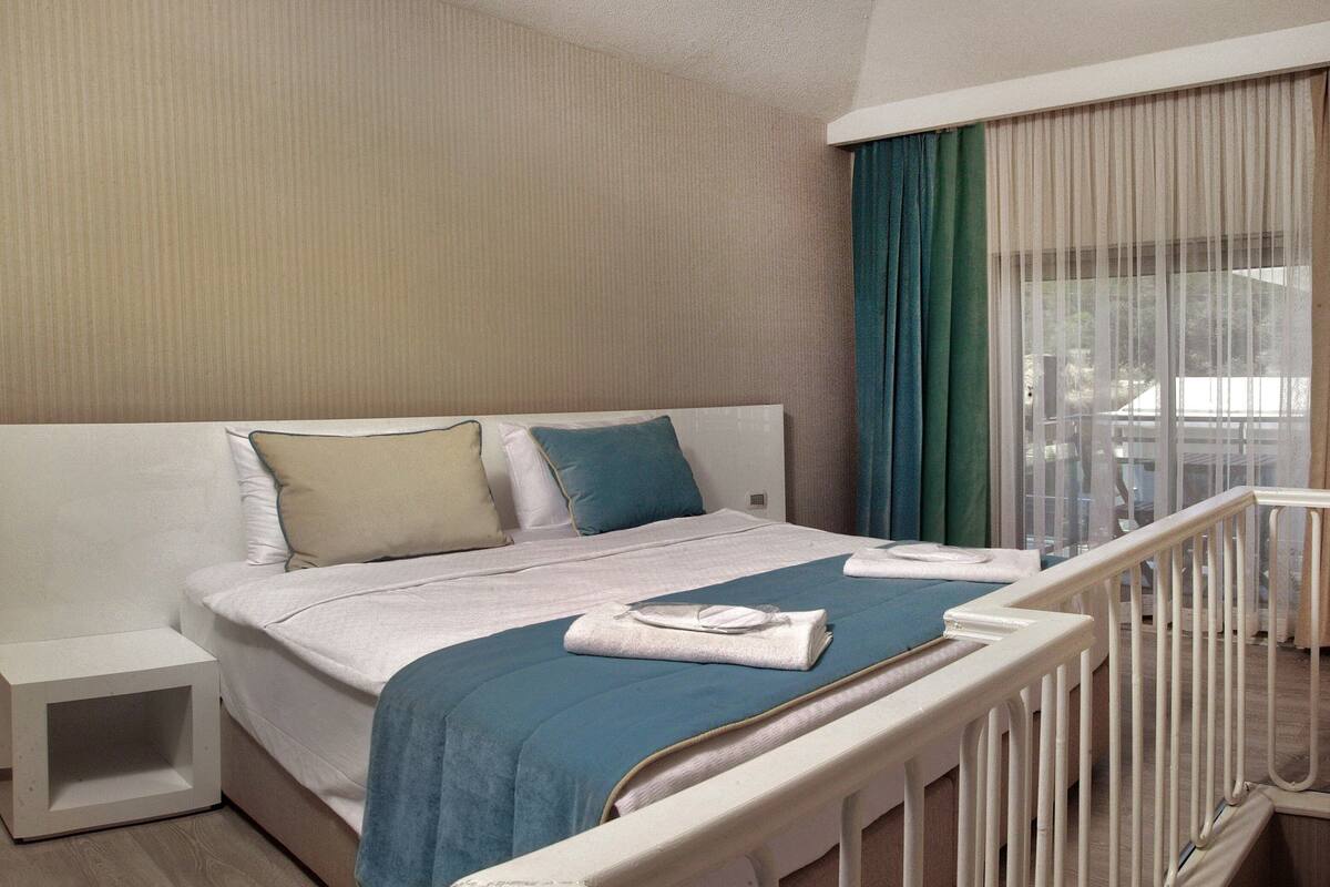 Comfort Double or Twin Room | Individually decorated, individually furnished, laptop workspace