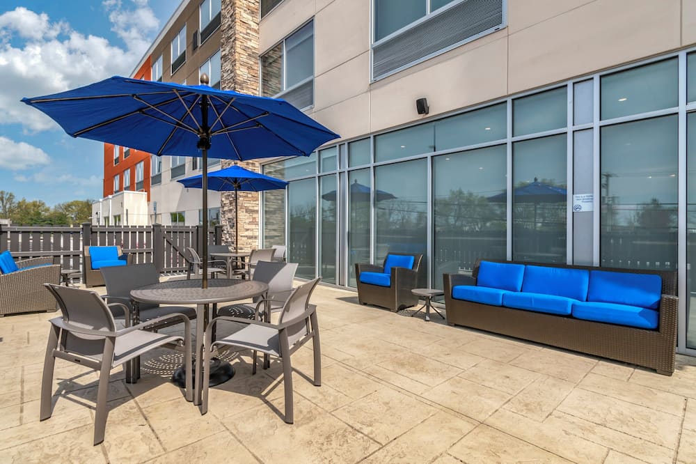 Holiday Inn Express & Suites Lancaster - Mount Joy by IHG