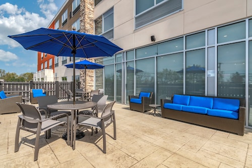 Holiday Inn Express & Suites Lancaster - Mount Joy by IHG