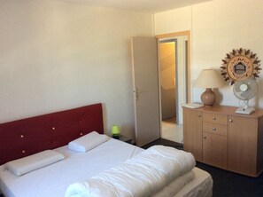 3 Schlafzimmer, Bügeleisen/Bügelbrett, WLAN, Bettwäsche