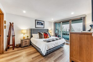 4 bedrooms, desk, iron/ironing board, free WiFi
