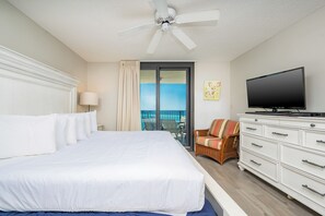 3 slaapkamers, een strijkplank/strijkijzer, gratis wifi, beddengoed