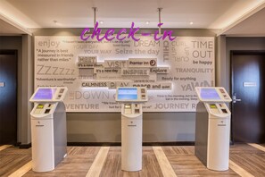 Reception - Premier Inn Manchester Cc Princess Street (Manchester)