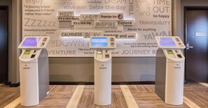 Reception - Premier Inn Manchester Cc Princess Street (Manchester)