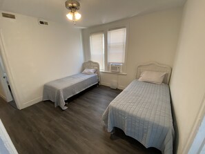 5 bedrooms, iron/ironing board, free WiFi, bed sheets