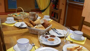 Dagelijks continentaal ontbijt (toeslag)