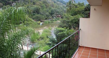 Riverside apartment minutes away from the Beach