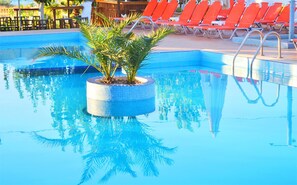 Seasonal outdoor pool, open 6:30 AM to 7:00 PM, pool umbrellas - Amnissos Residence (Rethymno)
