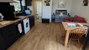 Comfort Apartment, Private Bathroom, Courtyard View (Geraldine Lodge) | Interior