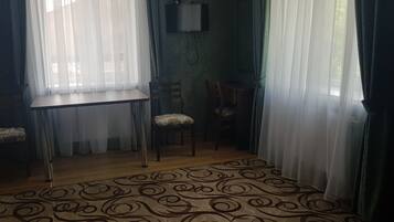 Bàn, bộ trải giường