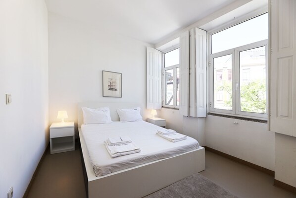 Iron/ironing board, free WiFi, bed sheets