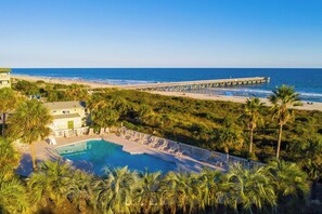 Pool - Beachfront well stocked 1 bedroom sea cabin w/ beach view, pier, community pool. (Isle of Palms)