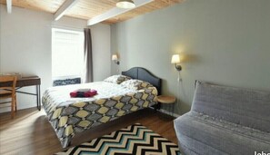 4 Schlafzimmer, Schreibtisch, Bügeleisen/Bügelbrett, Reisekinderbett