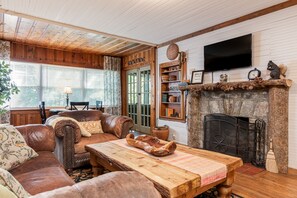 Smart TV, chimenea, reproductor de DVD