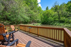 Property grounds - Cozy Log Cabin-Hot Tub-Fire-Pit-Pond-CLEAN-Dollywood-Soaky Water Park-Dollywood (Sevierville)