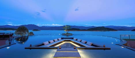 Piscine extérieure (ouverte en saison)