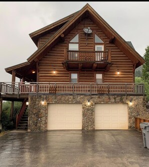 Exterior - Log home in the Mountains (Star Valley Ranch)