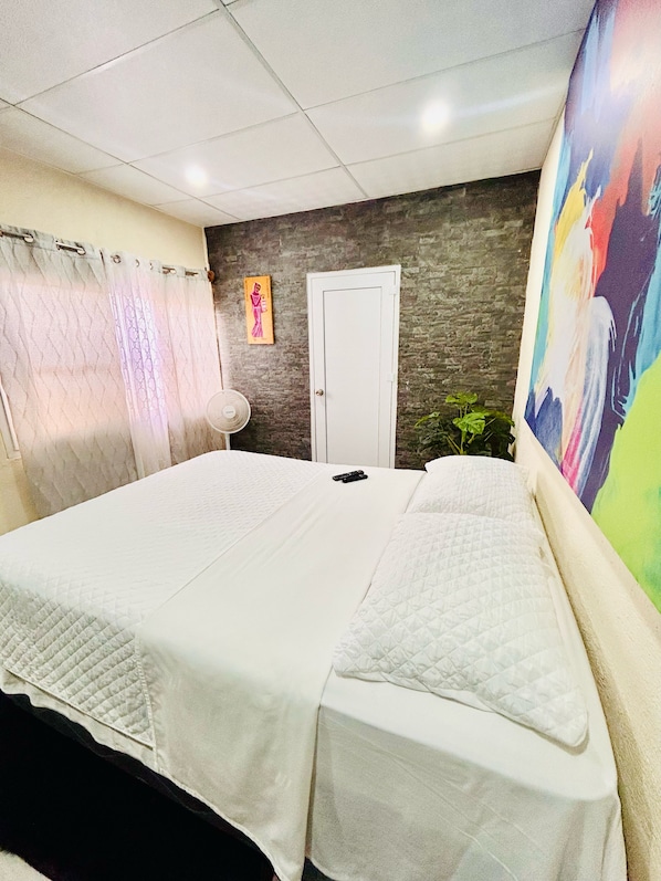 Basic-rum | Sängtillbehör av högsta kvalitet, duntäcken och mörkläggningsgardiner