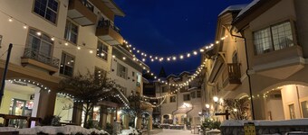 Ski-in|Ski-out, Renovated Studio, Sleeps 2, Full kitchen, Snow Creek Village