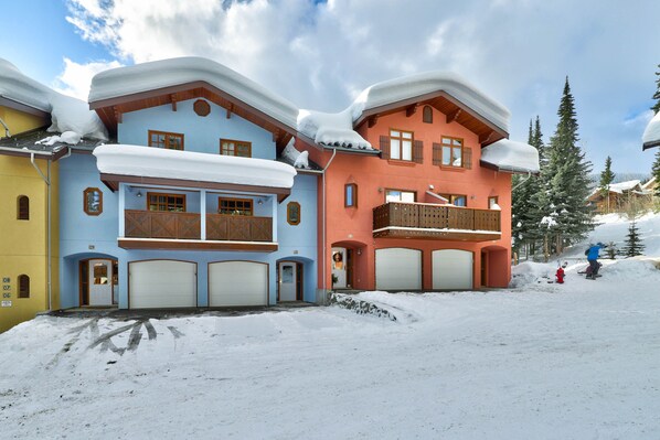 المنشأة من الخارج