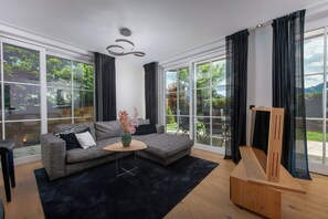 Smart TV, video games