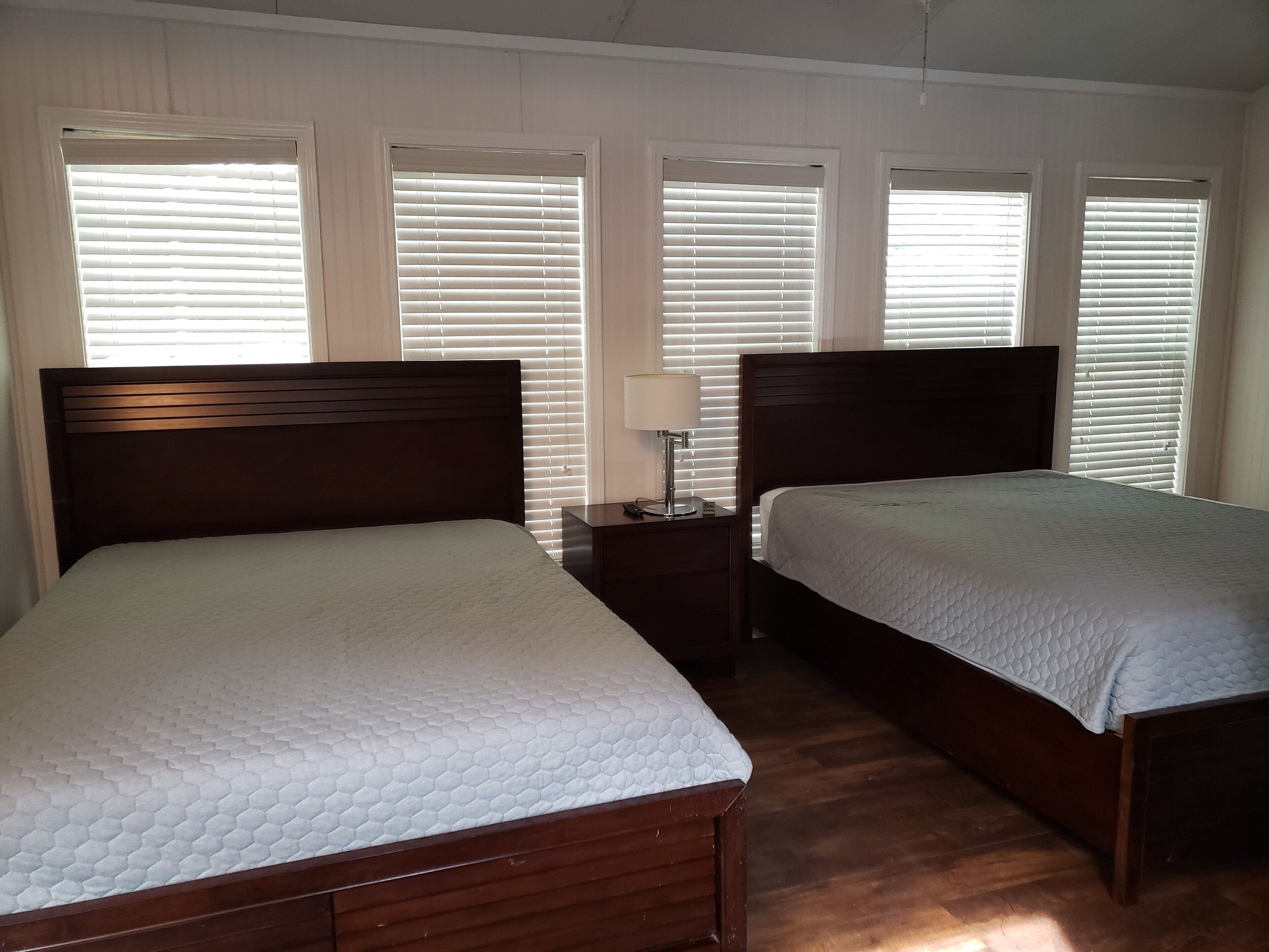 Travel crib, free WiFi