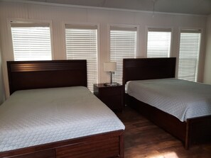 Travel cot, free WiFi