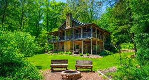 Exterior - Rest and rejuvenate in seclusion at Nature's Nest! (Nashville)