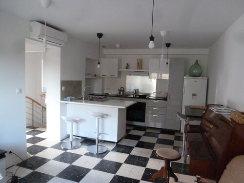 Charming air-conditioned apartment in the heart of Villeneuve Loubet village