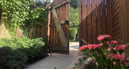 Wheelchair Accessible 2 BR Downtown Suite: Urban Comfort - Pet Friendly.