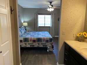 2 bedrooms, iron/ironing board, WiFi, bed sheets - Easy Access Off The Parkway, Close to Everything! (Pigeon Forge)