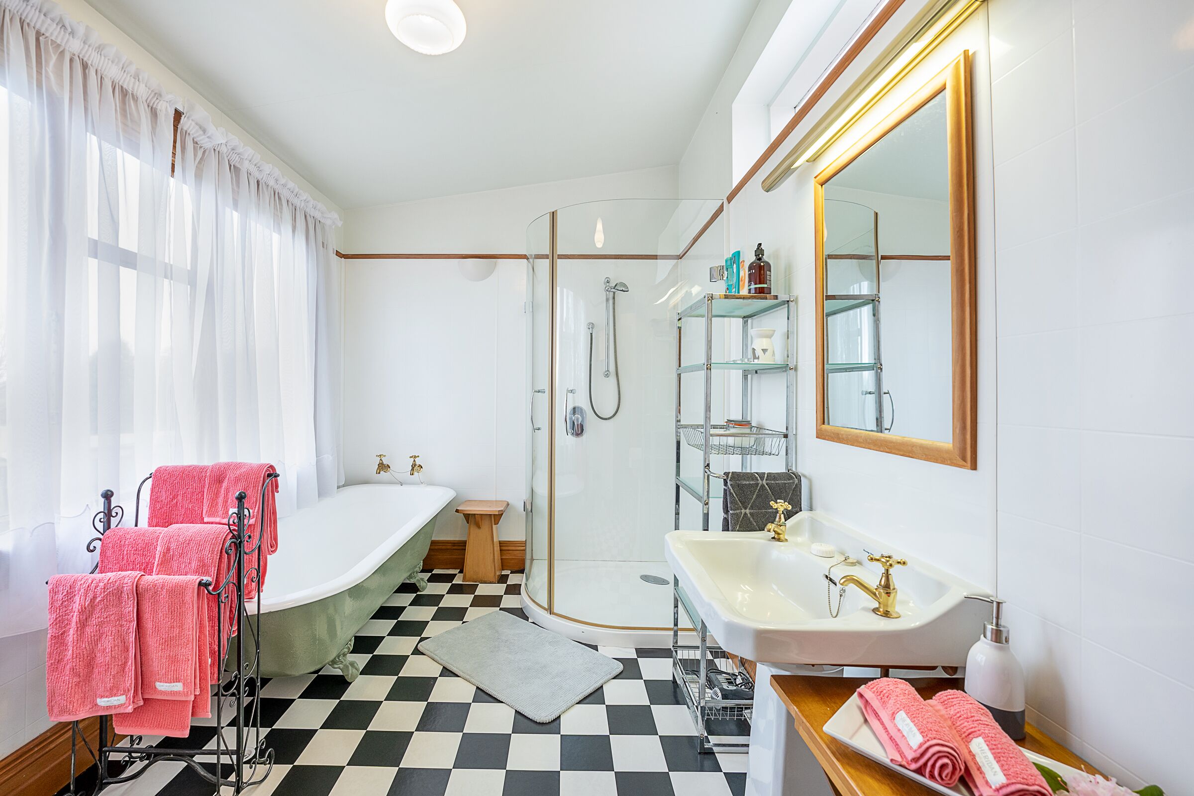 Luxury Room (McSkimmings Suite) | Bathroom