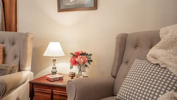 Luxury Double Room (O'Malley Suite) | Egyptian cotton sheets, premium bedding, free minibar