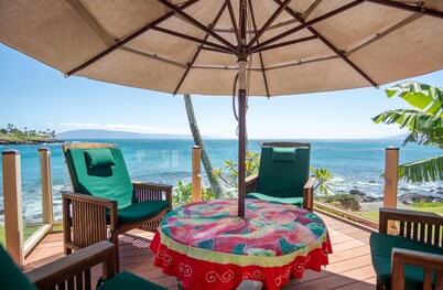 Oceanfront, hot tub, pool, sauna, perfect location!