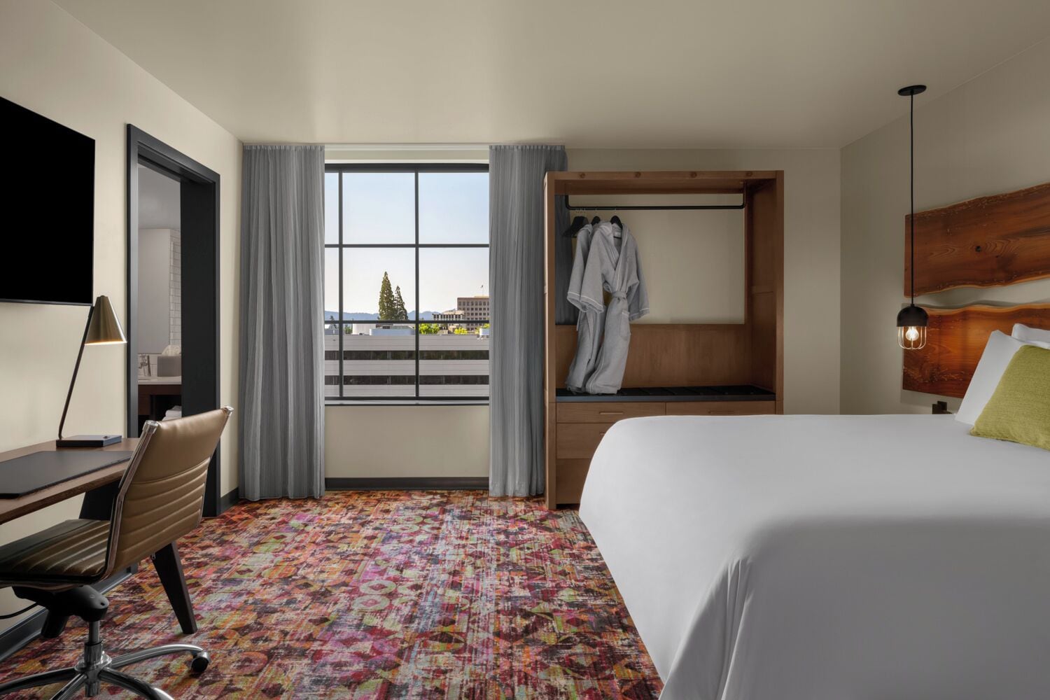 deluxe room, 1 king bed (deluxe king) | egyptian cotton sheets, premium bedding, pillow-top beds, in-room safe